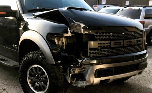 Camion Ford noire Avant