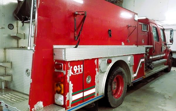 Camion pompier rouge Avant