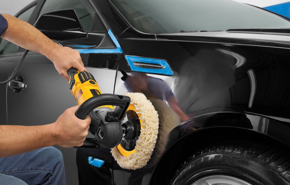 Réparation des rayures par polissage et retouche de peinture